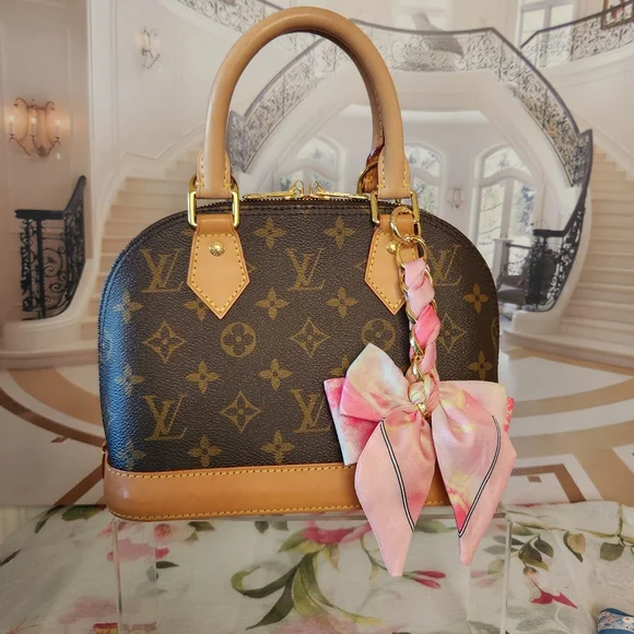 BEAUTIFUL Bow Key Fob Key Ring - Picture 3 of 12